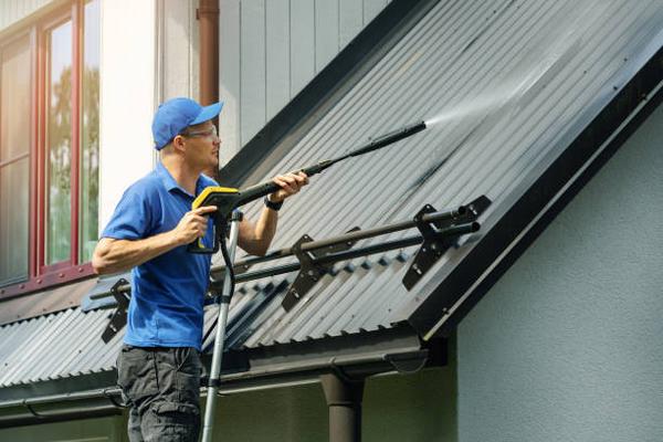 Hiring Roofing Professionals: Ensuring Safety and Quality in Roof Repairs